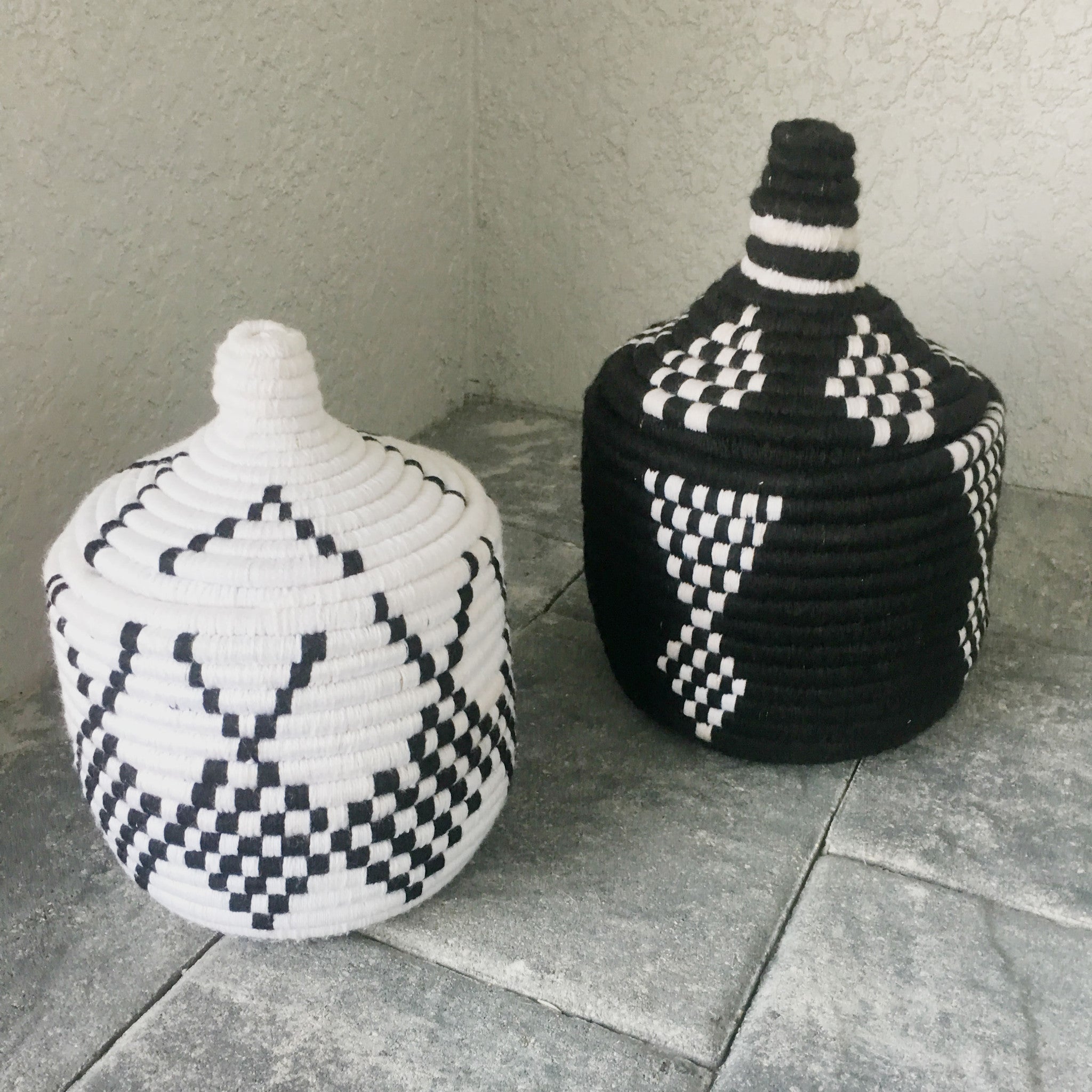 WHITE ON BLACK BERBER "BREAD" BASKET