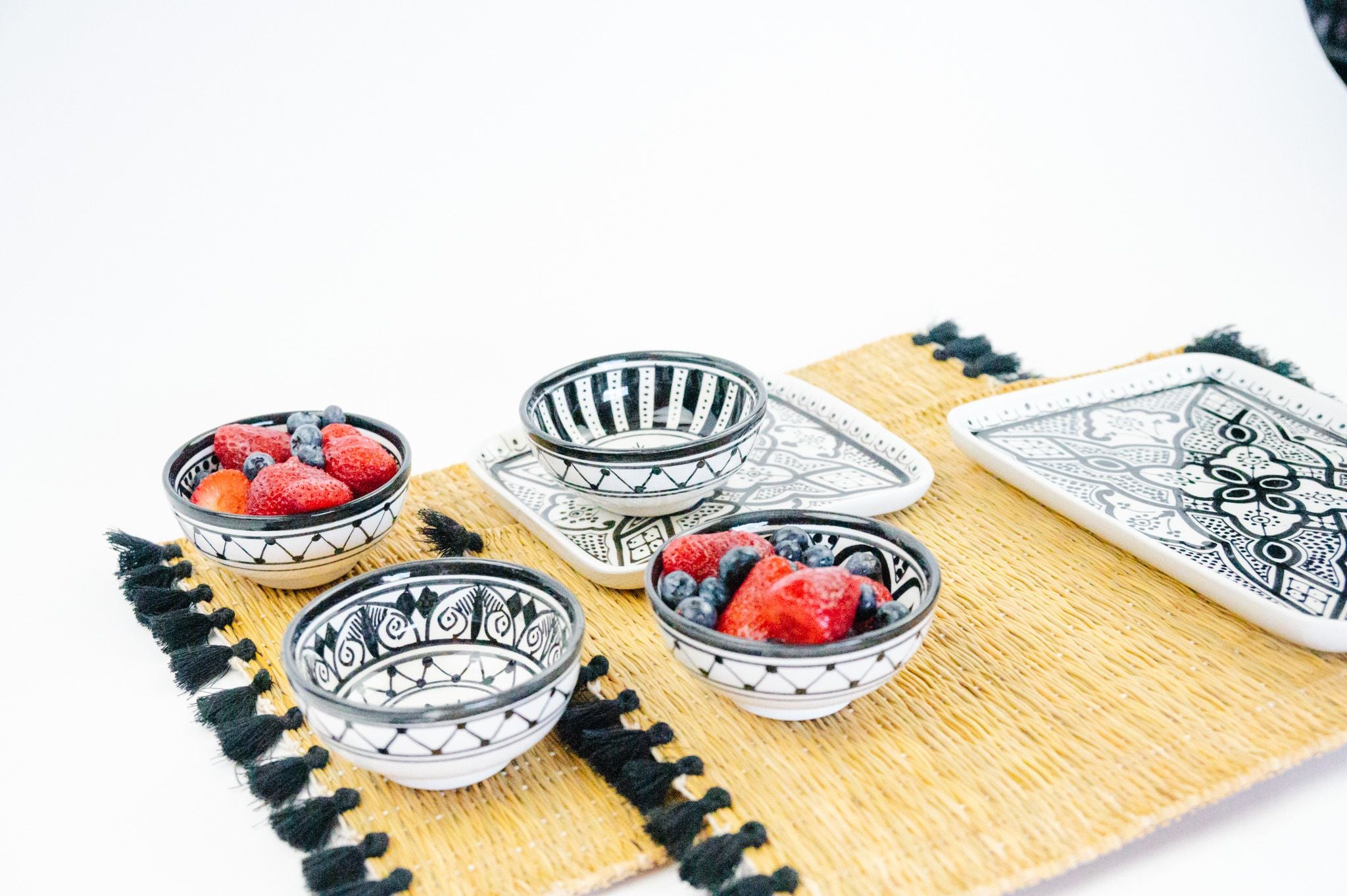 LOLA placemat with tassels BLACK-SET OF 2