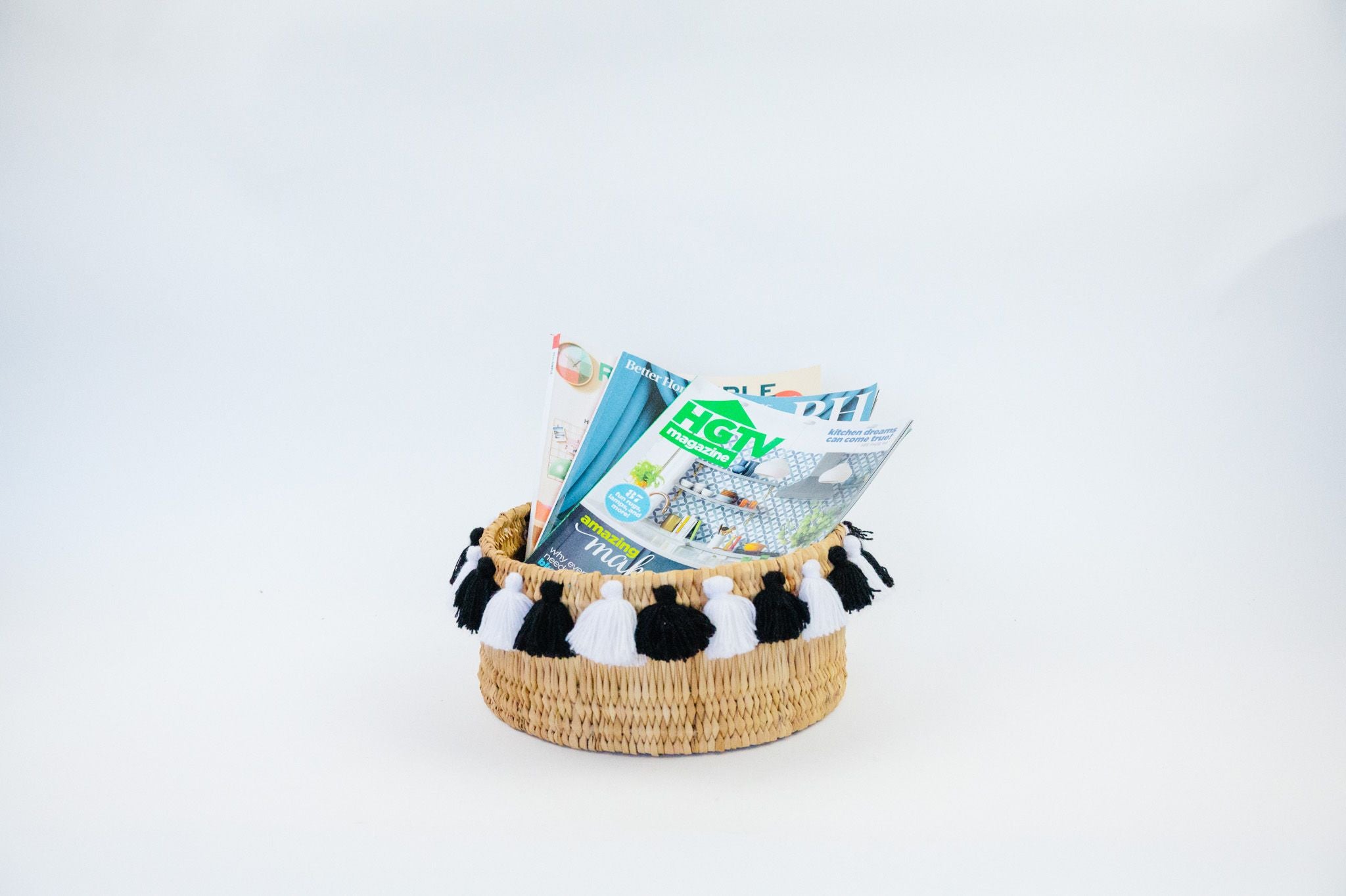 SEVERINE basket with tassels- small WHITE/BLACK