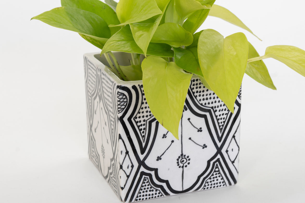 CUBIC planter BLACK