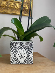 CUBIC planter BLACK