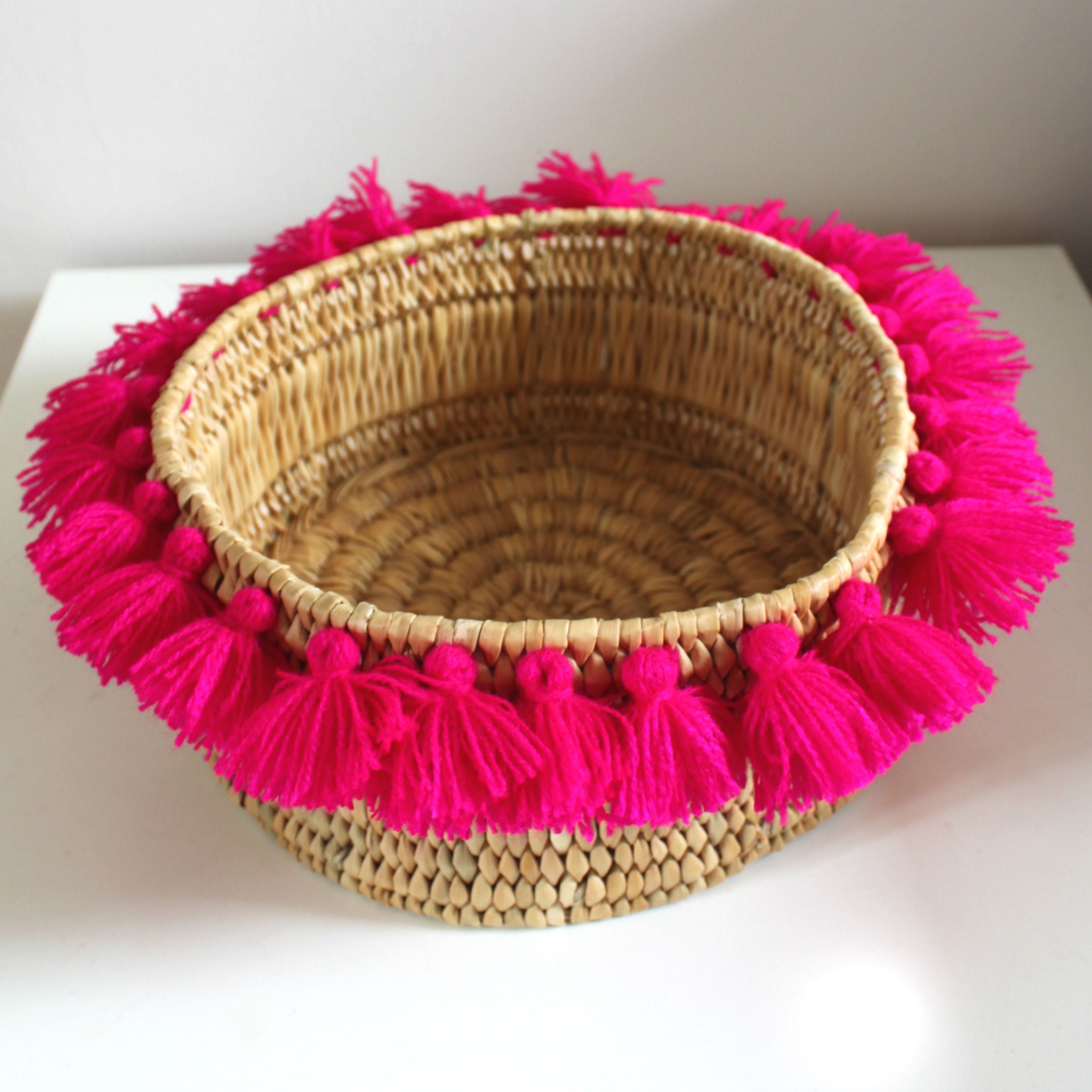 SEVERINE basket with tassels- small FUCHSIA