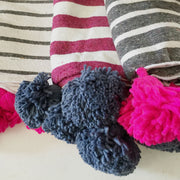 IRIS throw GRAY/WHITE/FUCHSIA